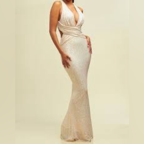 le chateau Dresses & Skirts - Brand new dress Sparkling Le Chateau